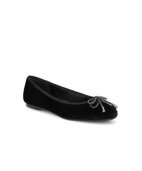 The Blackbird (Round-Toe Flat) — product photograph