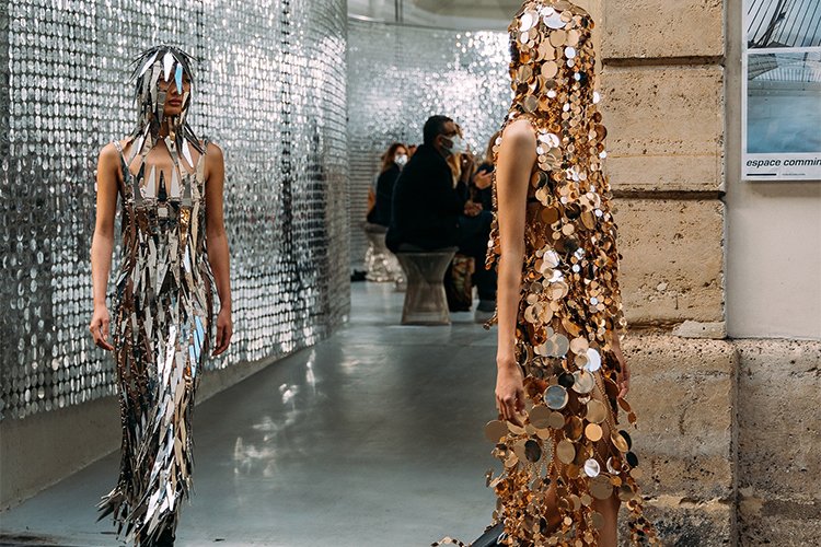 Behind the Scenes at Vogue: How the Iconic Magazine Shapes Fashion Trends