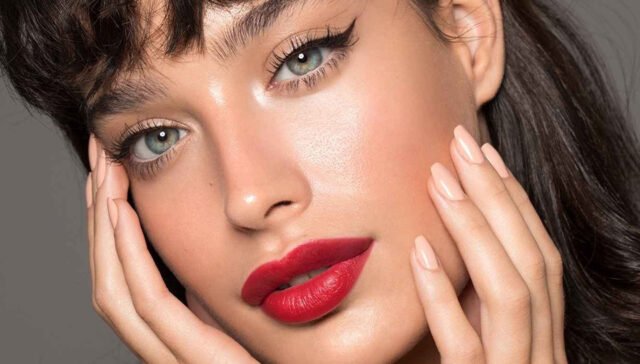 How to Achieve Flawless Makeup: Tips and Tricks from the Pros